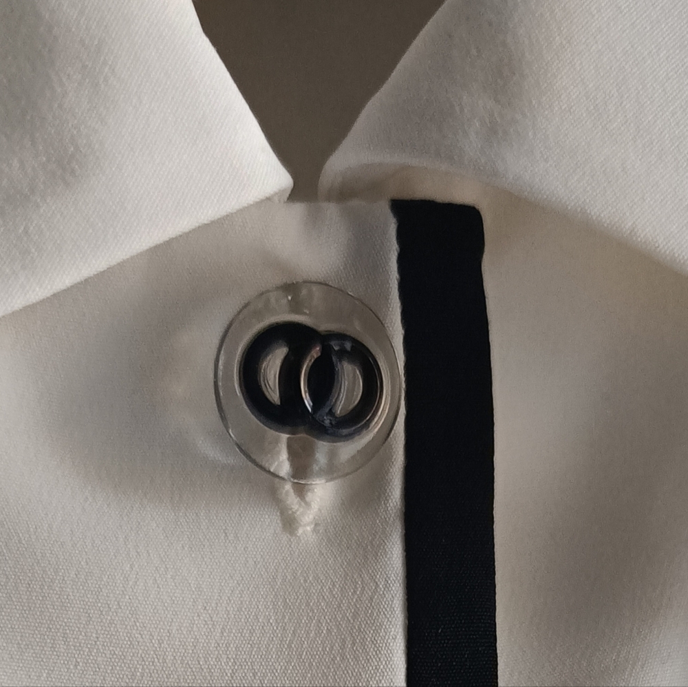 M🩷Vintage Designer Style White Button Down Shirt with Black Accents - Picture 6 of 7